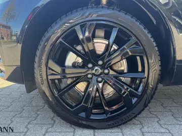 VOLVO XC60 B4 Benzin AWD Ultimate Black Edition   Pano