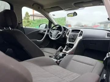 Opel Astra J