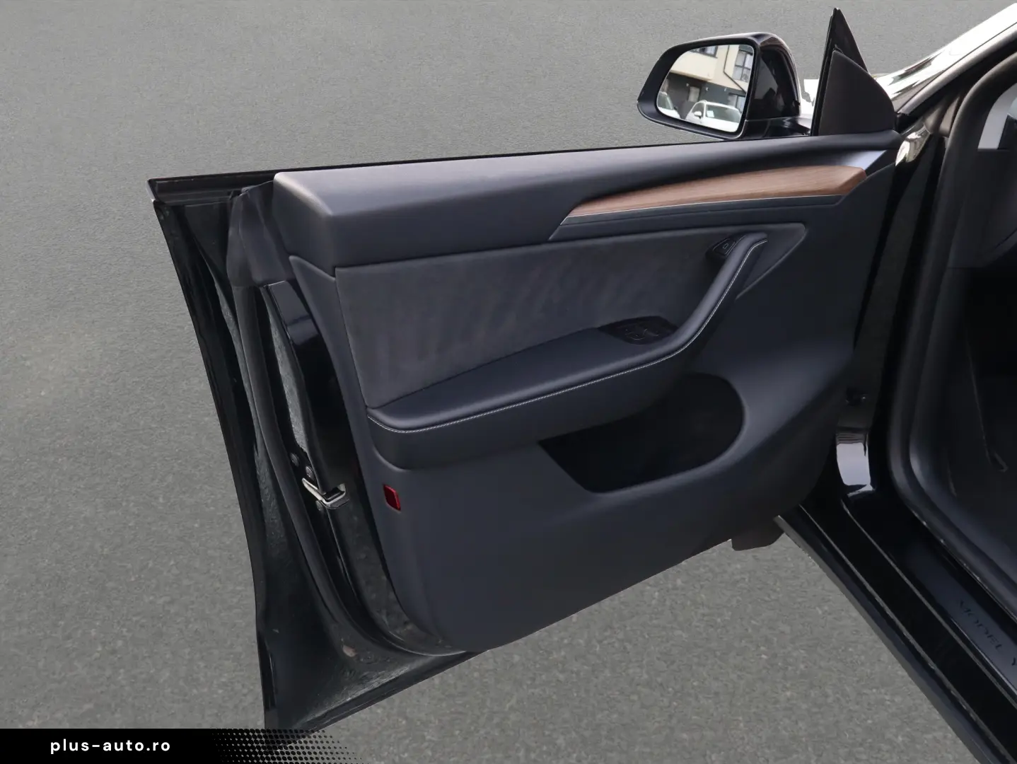 Tesla Model Y Long Range RWD Premium