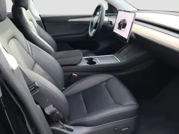Tesla Model Y Long Range RWD Premium