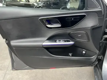 MERCEDES-BENZ C C200 Avantgarde Pano