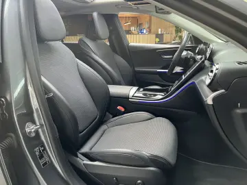 MERCEDES-BENZ C C200 Avantgarde Pano