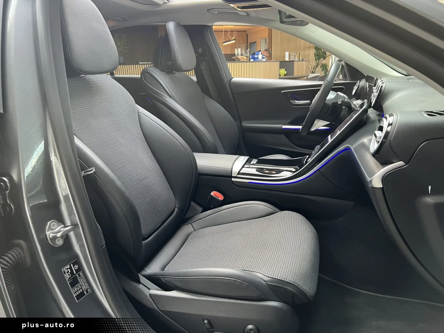 MERCEDES-BENZ C C200 Avantgarde Pano