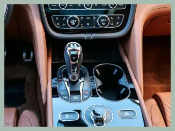 Bentley Bentayga V8 Azure
