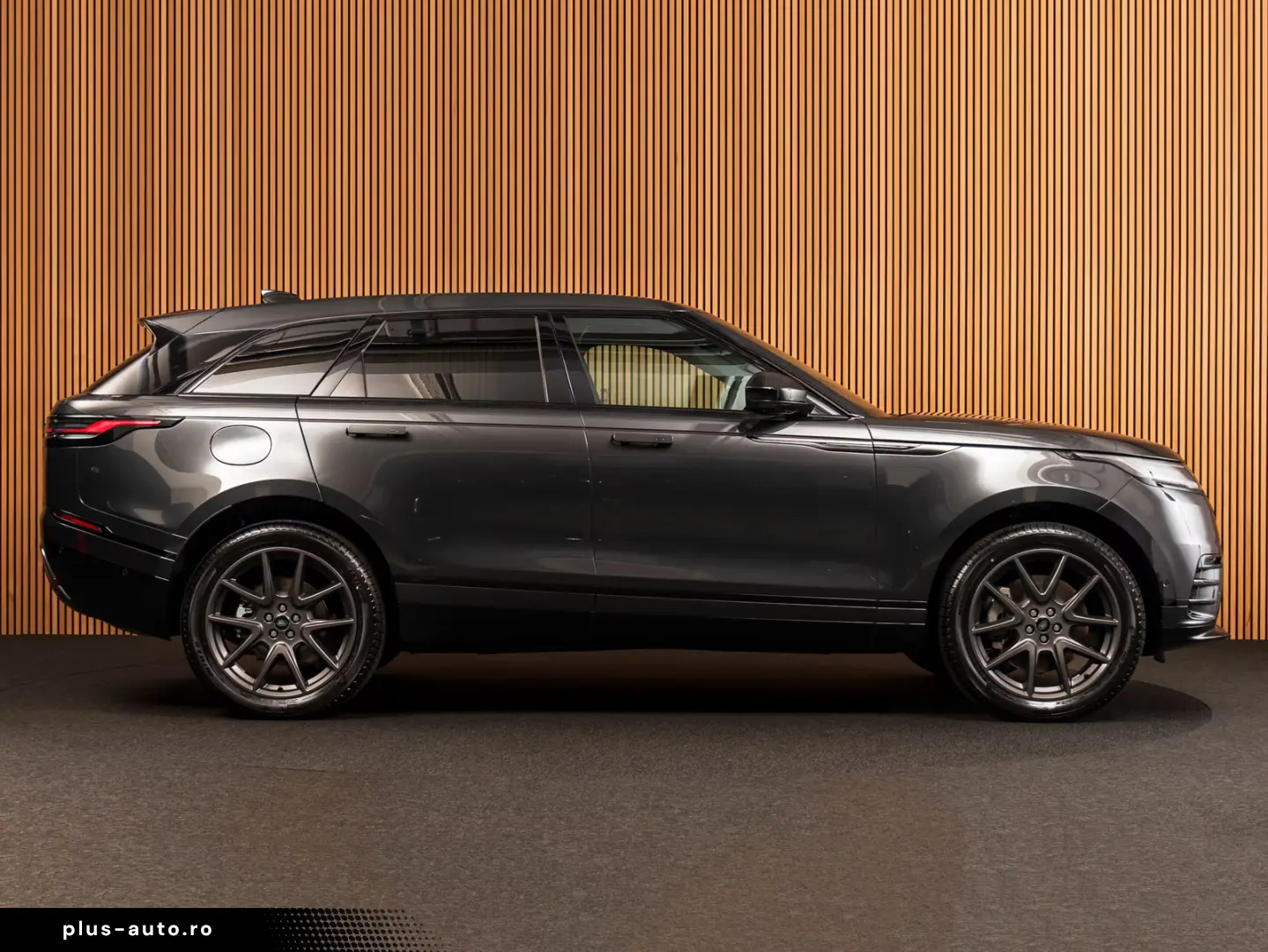 Land Rover Range Rover Velar R-DYNAMIC SE P400e PANO-21
