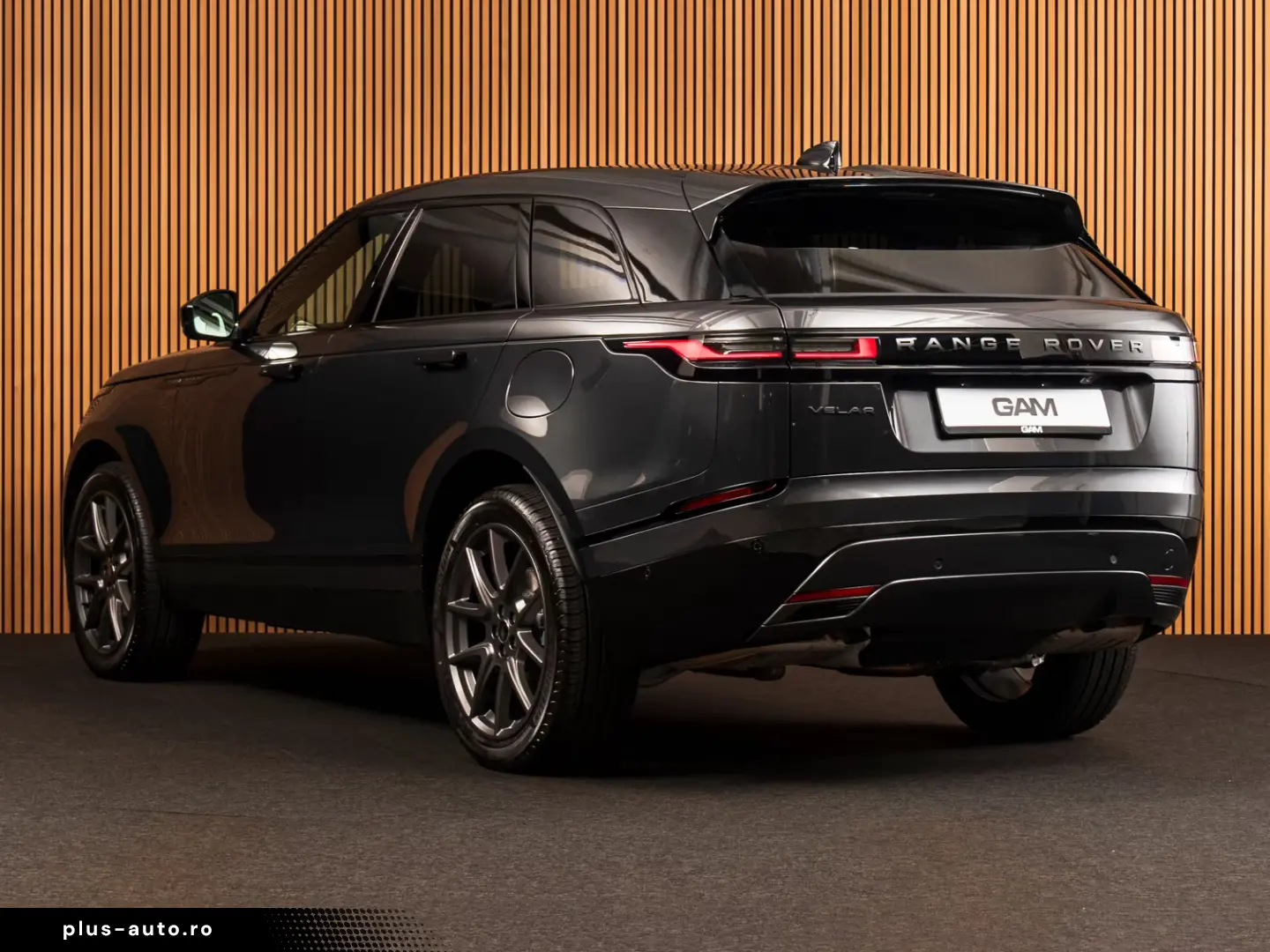 Land Rover Range Rover Velar R-DYNAMIC SE P400e PANO-21