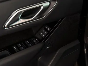 Land Rover Range Rover Velar R-DYNAMIC SE P400e PANO-21