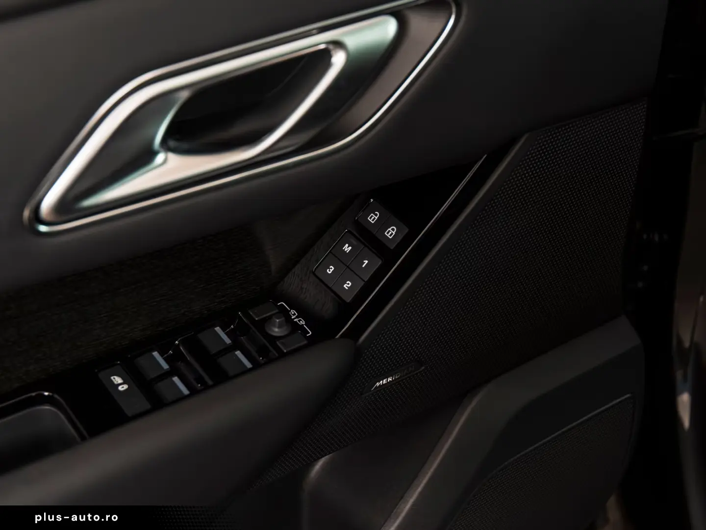 Land Rover Range Rover Velar R-DYNAMIC SE P400e PANO-21