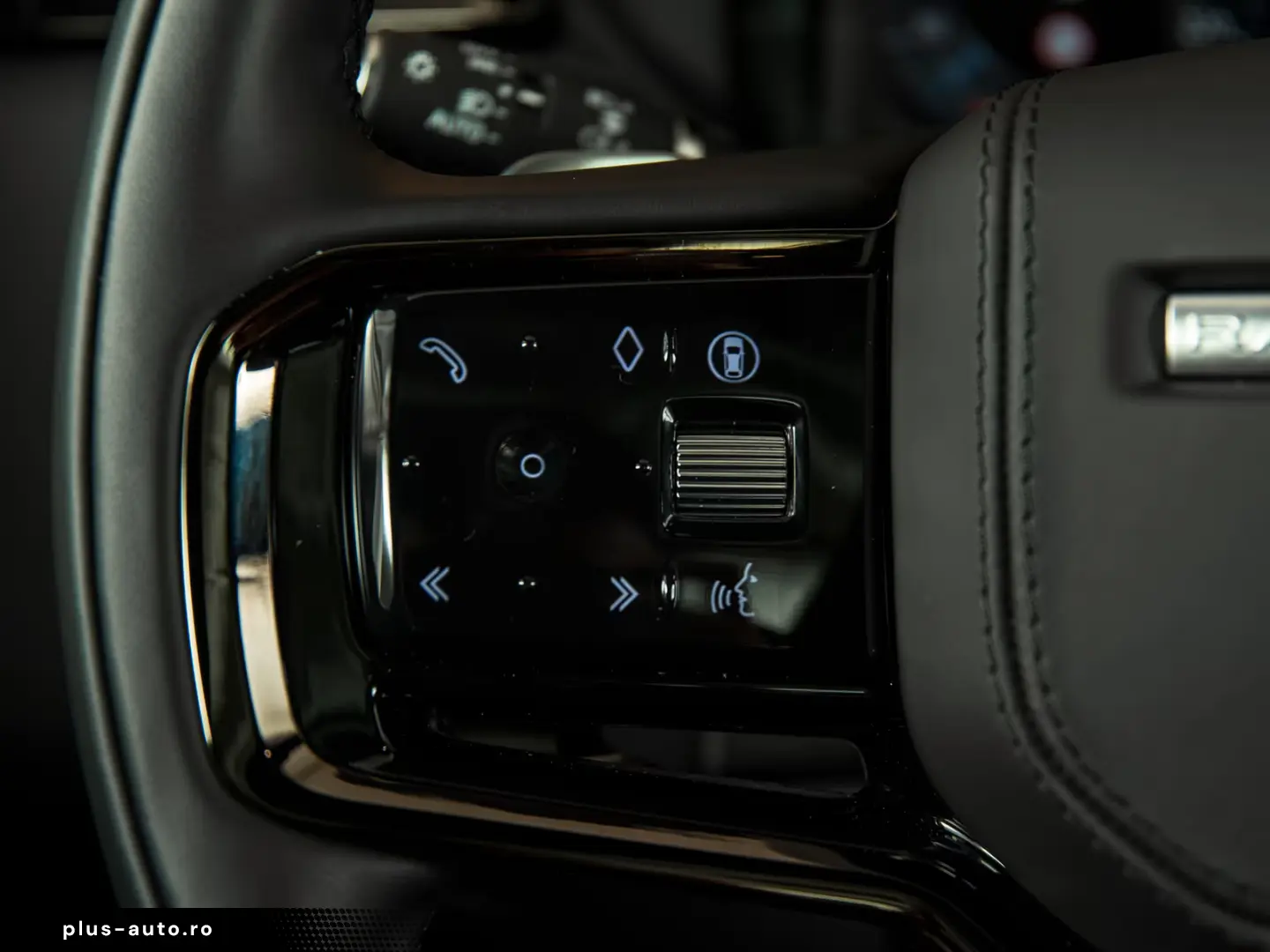 Land Rover Range Rover Velar R-DYNAMIC SE P400e PANO-21