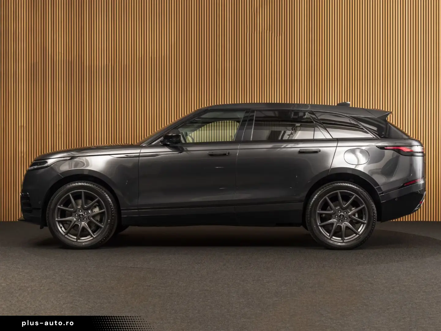 Land Rover Range Rover Velar R-DYNAMIC SE P400e PANO-21
