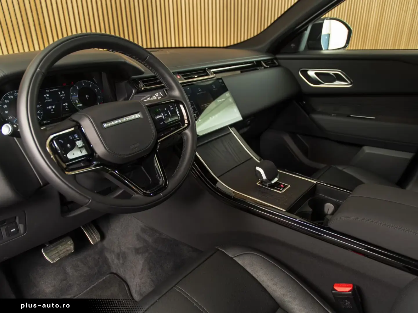 Land Rover Range Rover Velar R-DYNAMIC SE P400e PANO-21