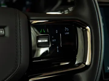 Land Rover Range Rover Velar R-DYNAMIC SE P400e PANO-21