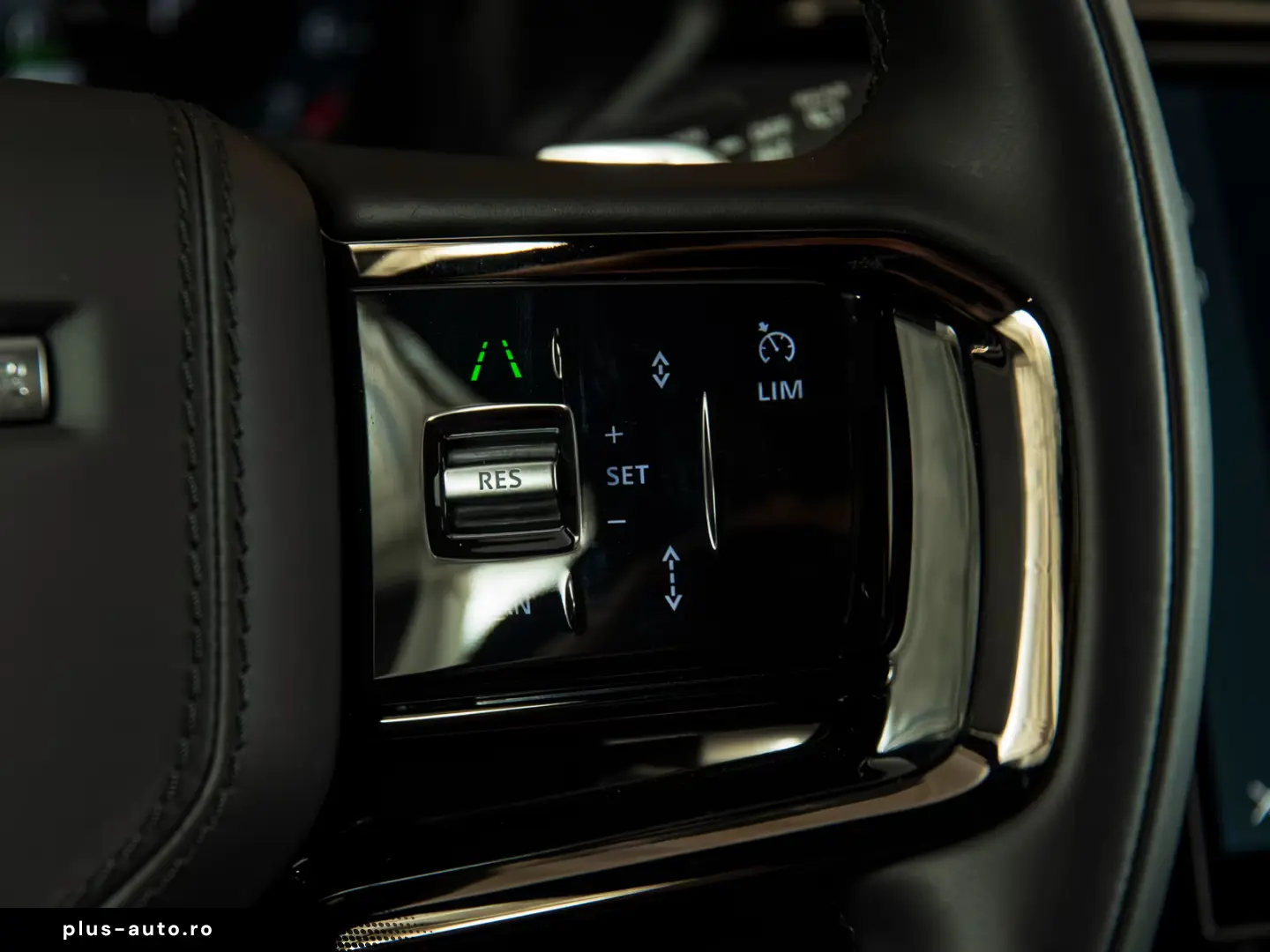 Land Rover Range Rover Velar R-DYNAMIC SE P400e PANO-21