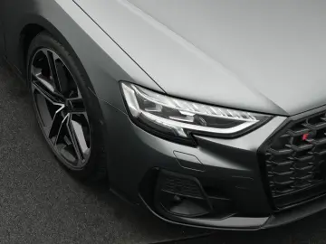 AUDI S8 TFSI quattro  MATRIX PANO AHK B&O StdHz