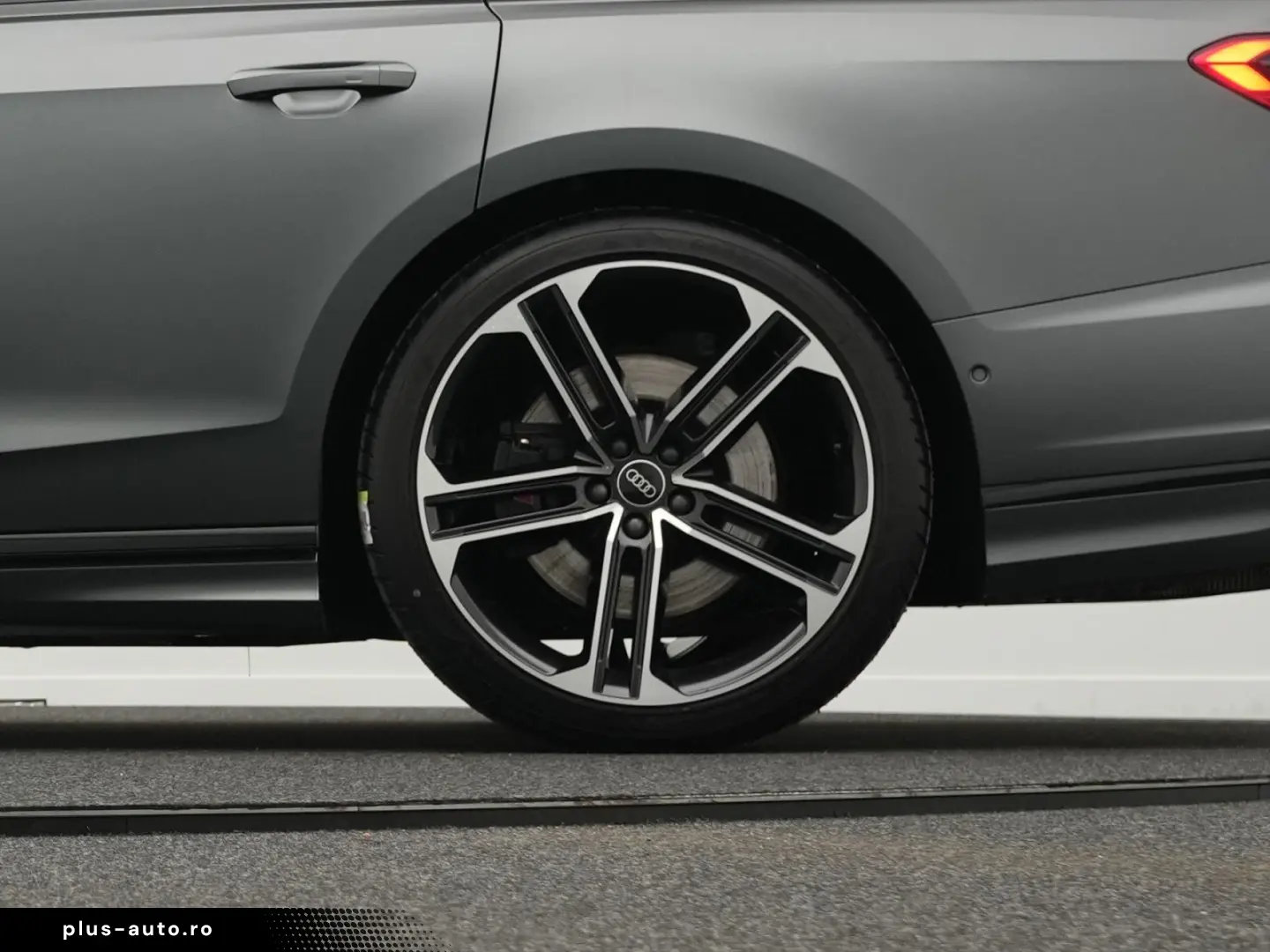 AUDI S8 TFSI quattro  MATRIX PANO AHK B&O StdHz