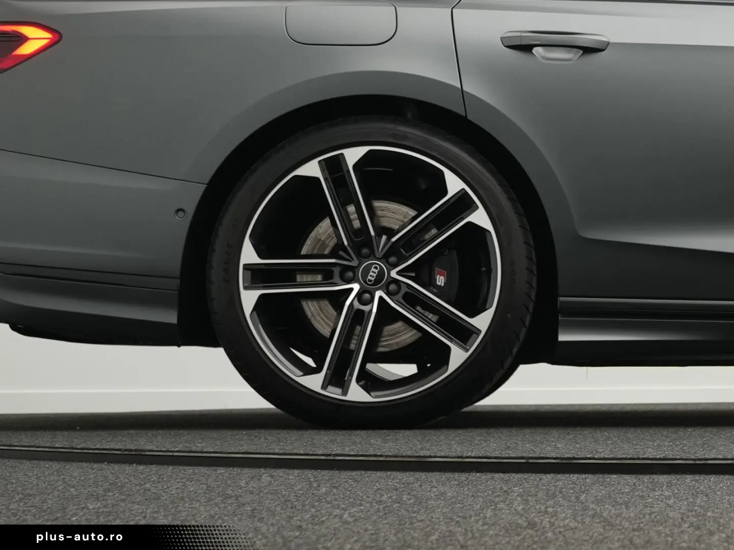 AUDI S8 TFSI quattro  MATRIX PANO AHK B&O StdHz