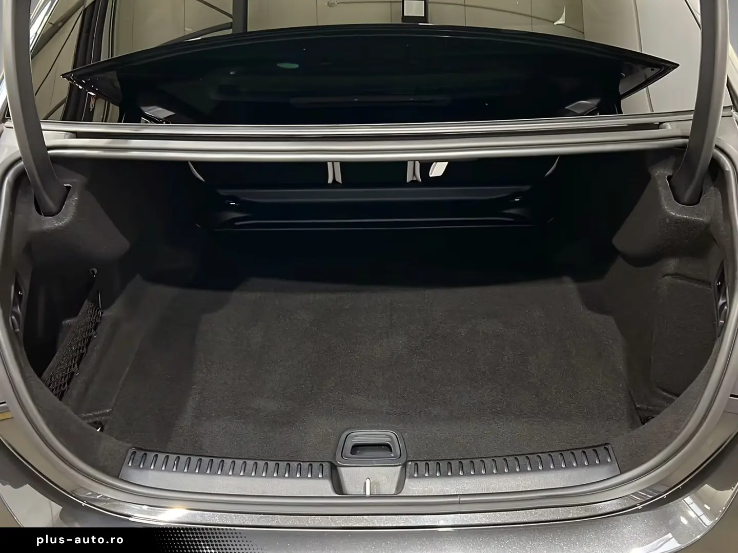 Mercedes-Benz E 220 d AMG DIGITAL DISTRO Burme Memo HuD 360