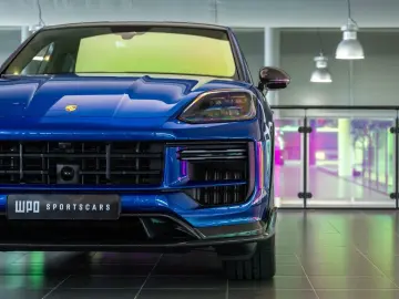 PORSCHE Cayenne Coupé 4.0 Turbo E-Hybrid GT PTS