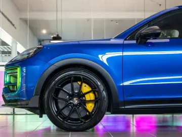 PORSCHE Cayenne Coupé 4.0 Turbo E-Hybrid GT PTS