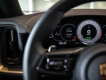 PORSCHE Cayenne Coupé 4.0 Turbo E-Hybrid GT PTS