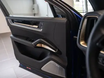 PORSCHE Cayenne Coupé 4.0 Turbo E-Hybrid GT PTS