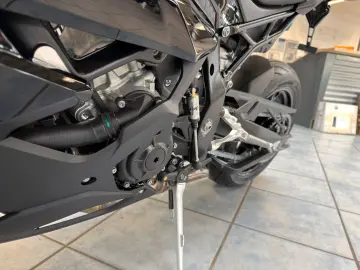 BMW S1000RR TRACK-BASE