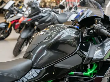 KAWASAKI Ninja H2 SX SE  Mod 2026  4 JAHRE GARANTIE