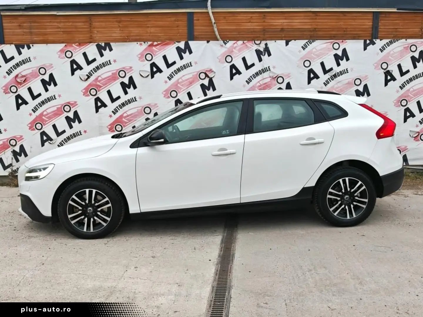 Volvo V40 Automat Crosscountry 2018 - Rate   Credit   Garant