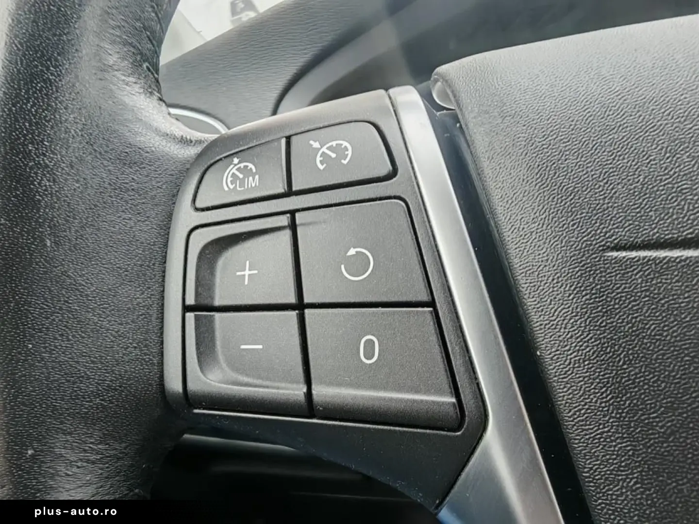 Volvo V40 Automat Crosscountry 2018 - Rate   Credit   Garant