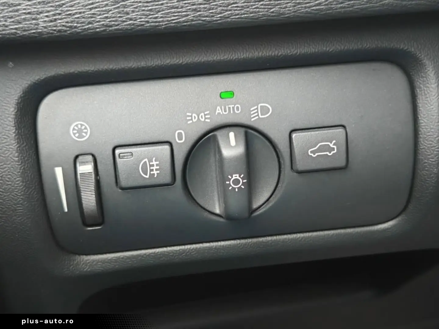 Volvo V40 Automat Crosscountry 2018 - Rate   Credit   Garant