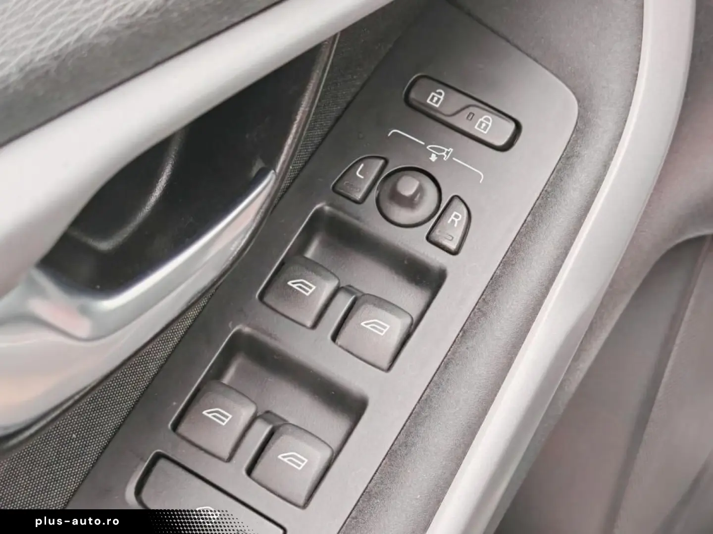 Volvo V40 Automat Crosscountry 2018 - Rate   Credit   Garant