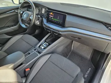 Skoda Octavia Ambition 2.0 TDi 115CP DSG