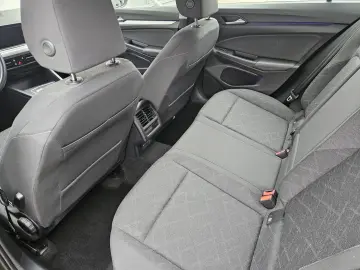 Volkswagen Golf 1.0 eTSI DSG Life