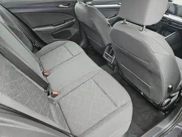Volkswagen Golf 1.0 eTSI DSG Life