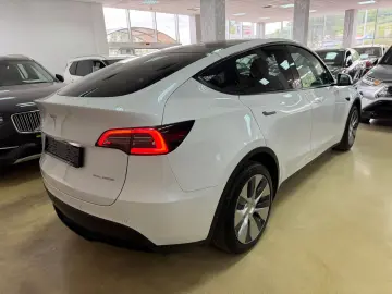 Tesla T-Model-Y