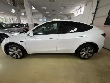 Tesla T-Model-Y