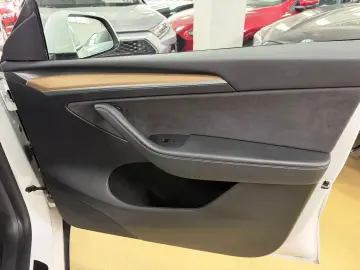 Tesla T-Model-Y