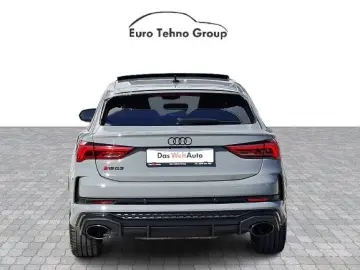 Audi Audi-Rsq3