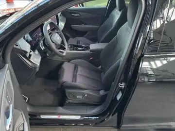 Noul Audi Q3 S Line 40 TFSI quattro 204cp Stronic