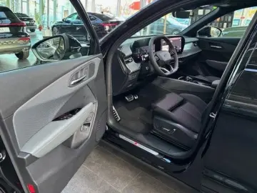Noul Audi Q3 S Line 40 TFSI quattro 204cp Stronic