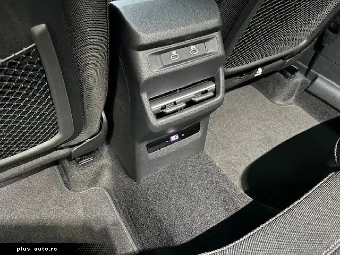Noul Audi Q3 S Line 40 TFSI quattro 204cp Stronic