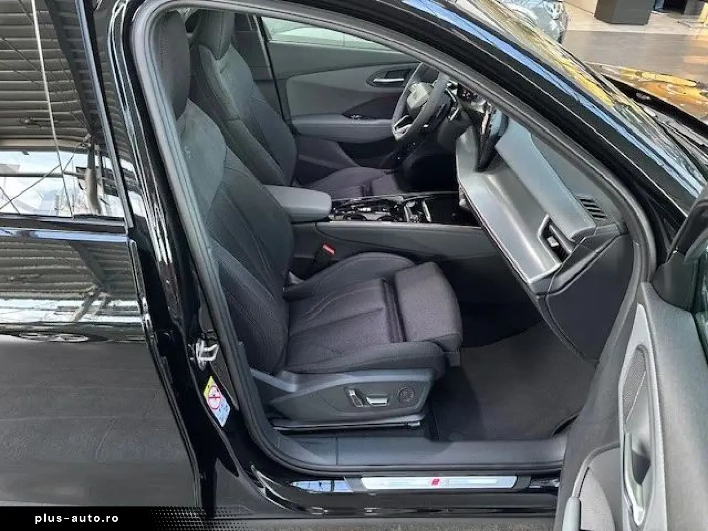 Noul Audi Q3 S Line 40 TFSI quattro 204cp Stronic