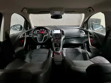 Opel Astra 2011 E5 •Volan Scaune încalzite• Navigatie