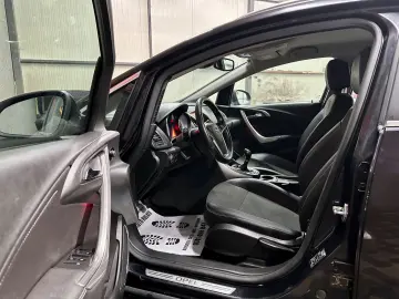 Opel Astra 2011 E5 •Volan Scaune încalzite• Navigatie