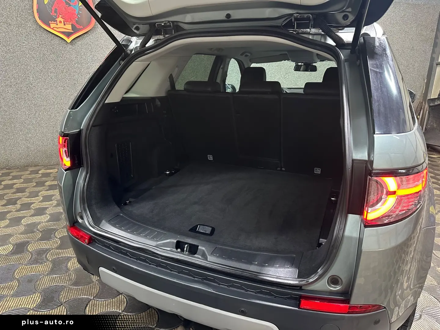 Land-Rover Discovery-Sport
