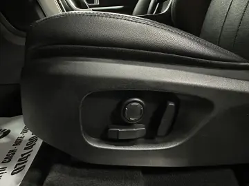 Land-Rover Discovery-Sport