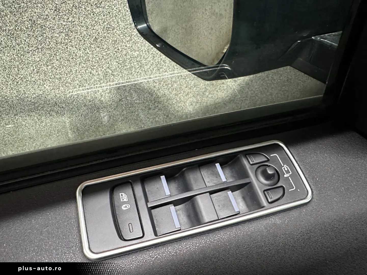 Land-Rover Discovery-Sport