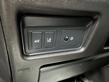 Land-Rover Discovery-Sport