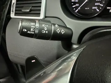 Land-Rover Discovery-Sport