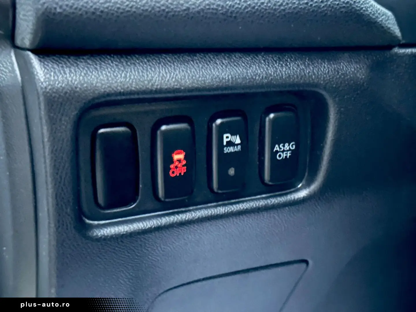 Mitsubishi ASX 2011  4x4 decuplabi  Plafon panoramic